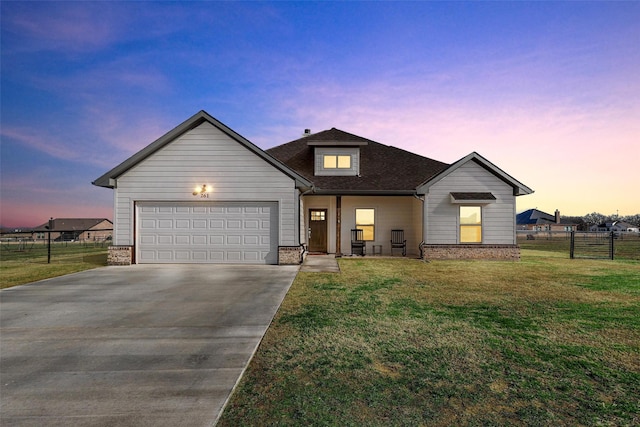 view of front facade featuring a garage and a yard