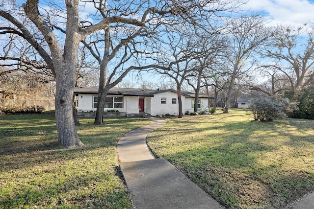 single story home featuring a front yard