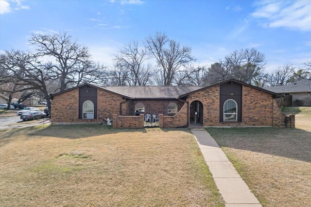 ranch-style home with a front yard