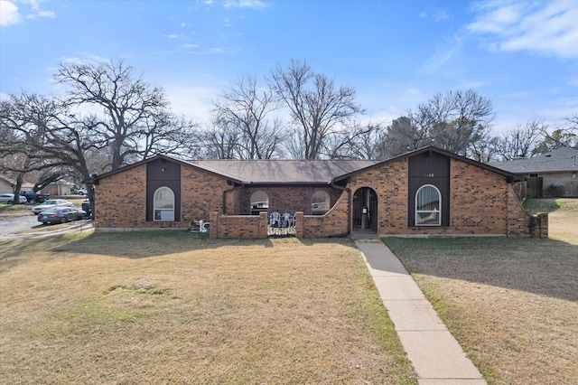 single story home with a front yard