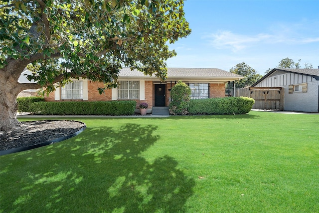 view of front of property with a front yard