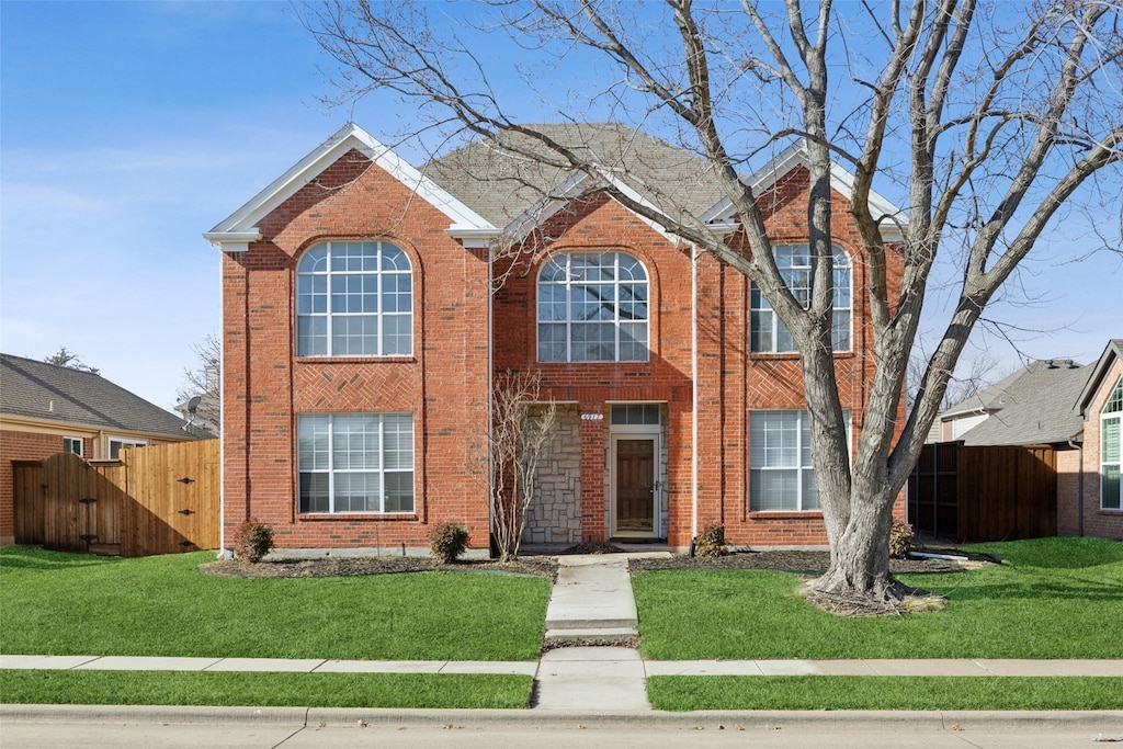 view of front of house with a front lawn