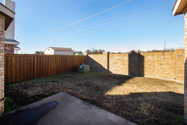 view of yard with a patio area