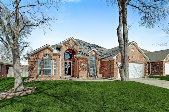 view of front facade featuring a garage and a front lawn