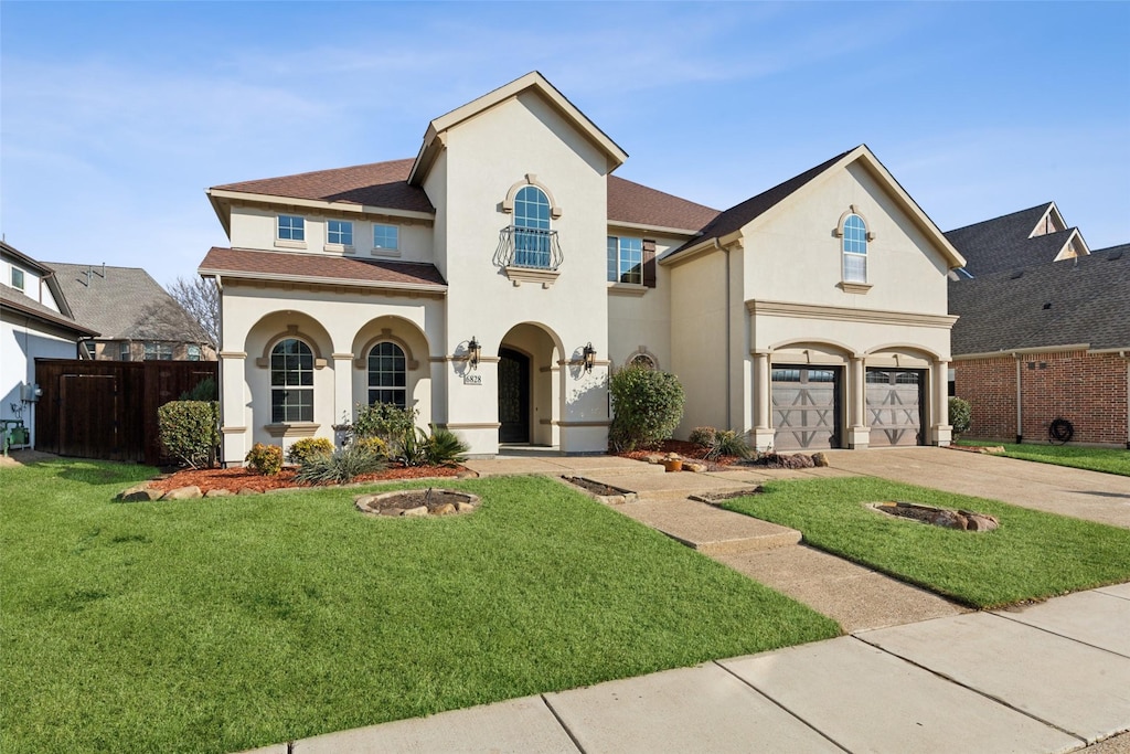 view of front of home featuring a front lawn