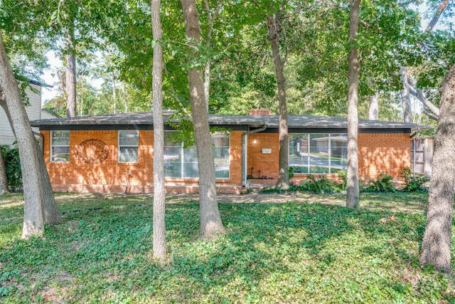 ranch-style home with a front yard