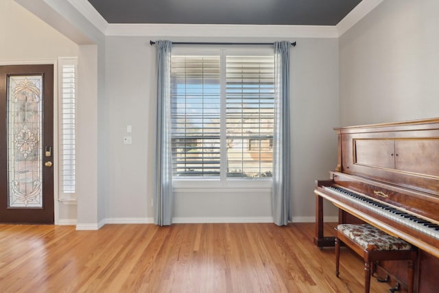 foyer entrance featuring crown molding and light hardwood / wood-style floors