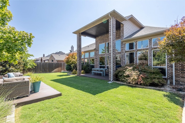 back of house featuring a lawn