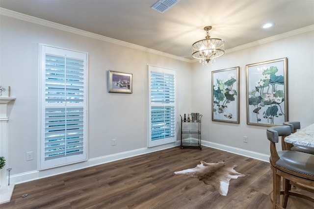 living area featuring dark hardwood / wood-style flooring, crown molding, and a notable chandelier