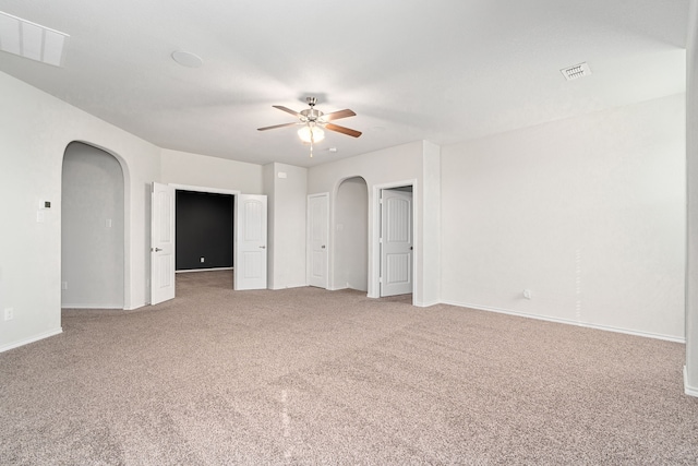 carpeted empty room featuring ceiling fan