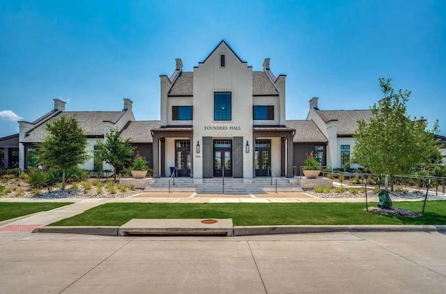 view of front of home featuring a front yard