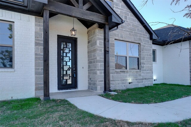 view of front of house featuring a garage and a front lawn