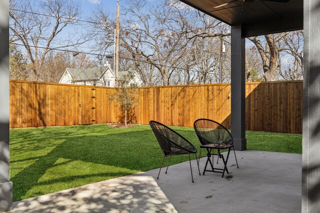 view of yard featuring a patio