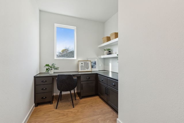 office area with light hardwood / wood-style flooring and built in desk