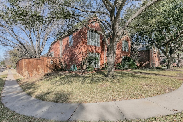 view of front of house featuring a front yard