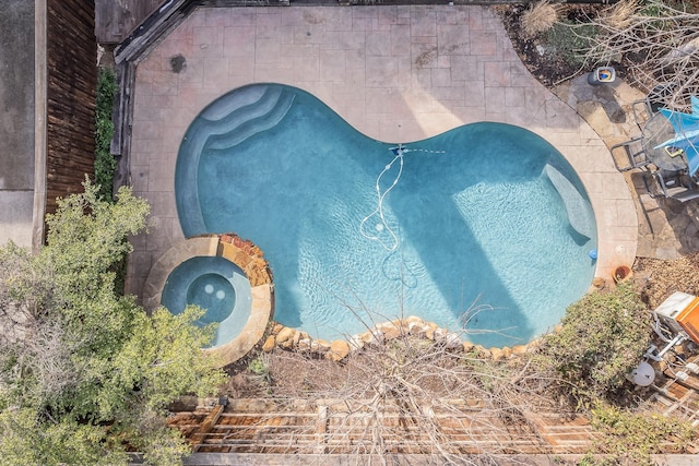 view of pool featuring an in ground hot tub