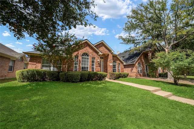 view of front of house with a front lawn