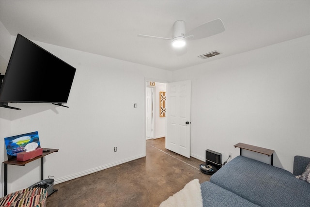 bedroom featuring ceiling fan