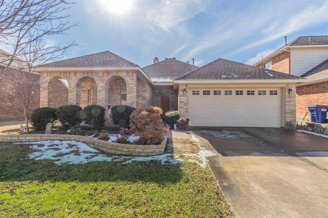 view of front facade featuring a garage