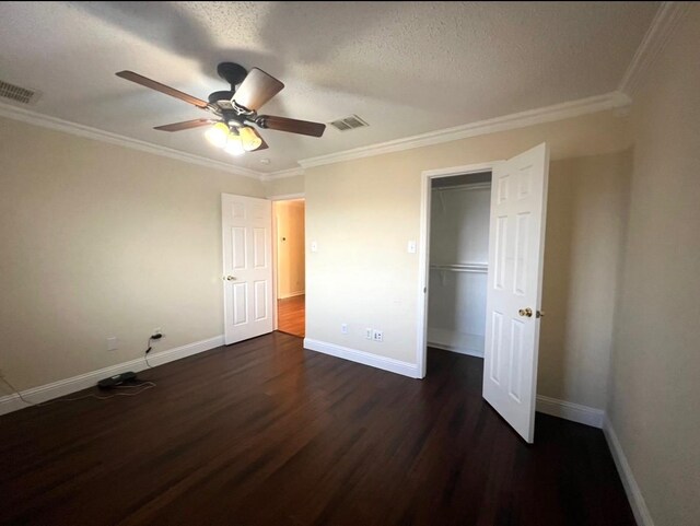 full bathroom with tiled shower / bath, vanity, a textured ceiling, and toilet