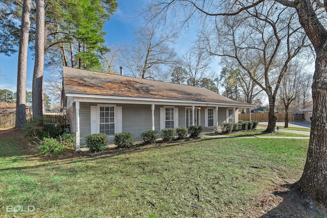 ranch-style house featuring a front lawn