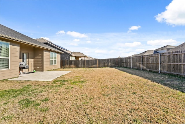 view of yard featuring a patio