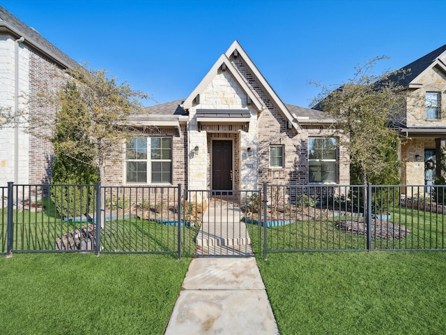 view of front of house featuring a front lawn