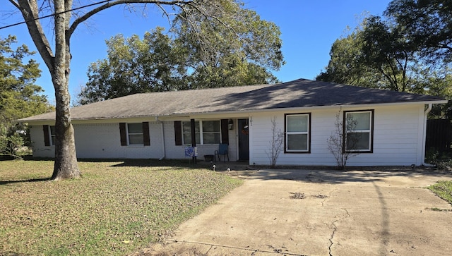 ranch-style home with a front lawn