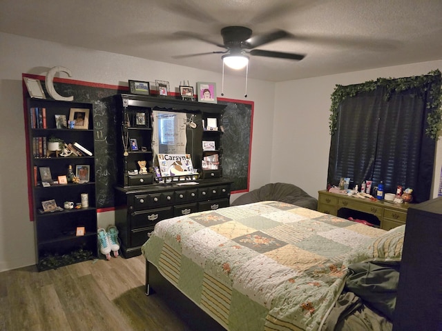 bedroom featuring ceiling fan, a textured ceiling, and hardwood / wood-style floors