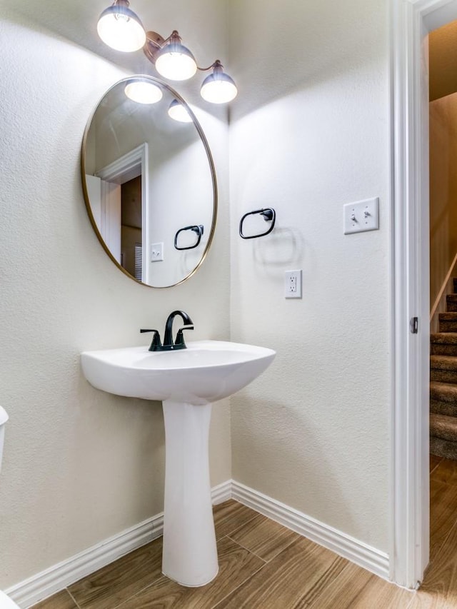 bathroom featuring sink