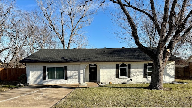 single story home with a front yard