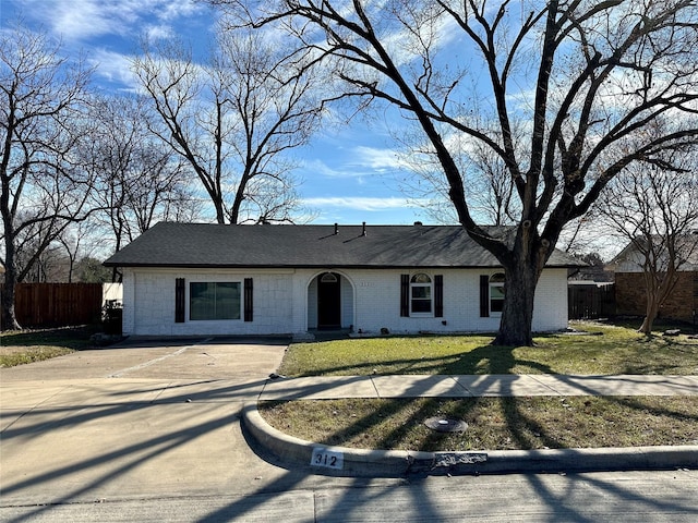 single story home with a front lawn