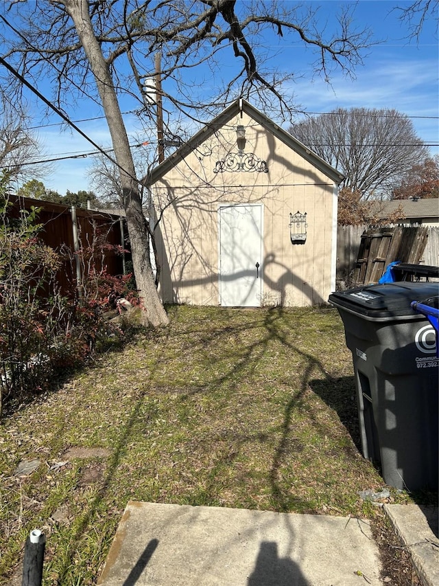 view of outdoor structure with a yard