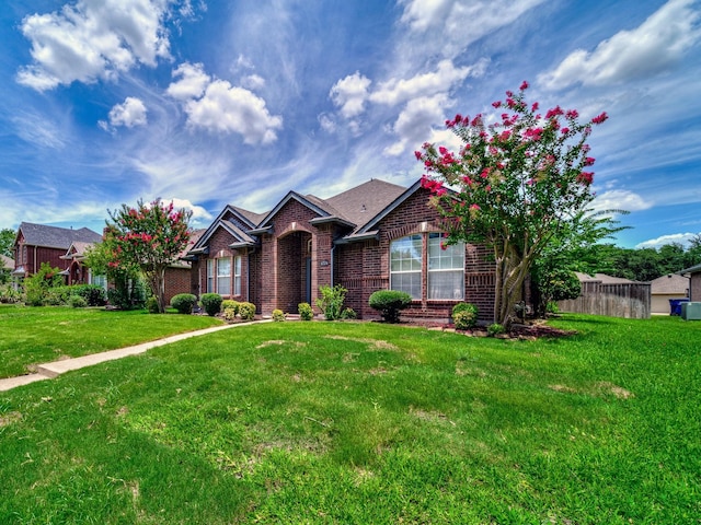 view of front of home featuring a front lawn