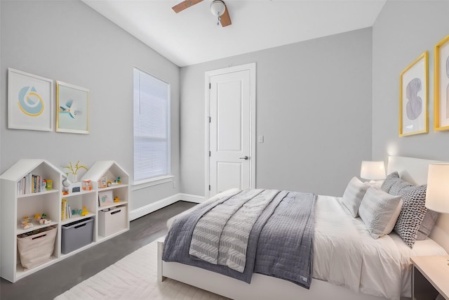 bedroom with ceiling fan and baseboards