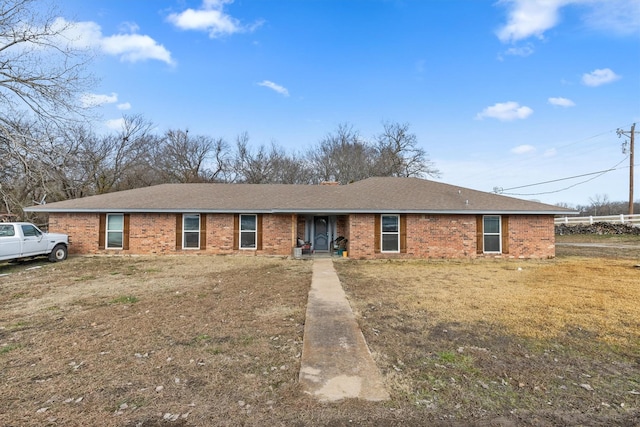 ranch-style house featuring a front lawn