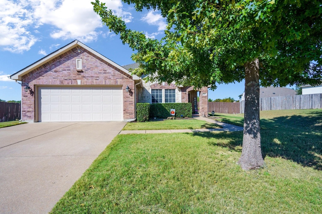 view of front facade featuring a front yard and a garage