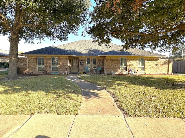 single story home featuring a front yard