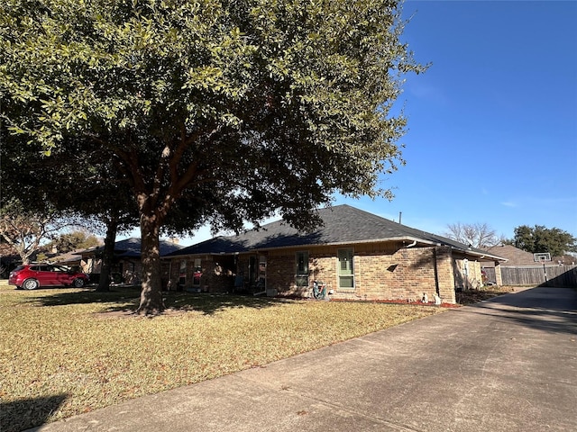 ranch-style house with a front yard