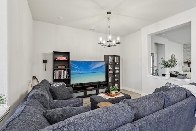 living room featuring an inviting chandelier, baseboards, visible vents, and wood finished floors