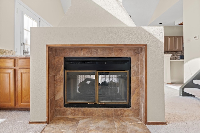 interior details with backsplash, a fireplace, and carpet flooring