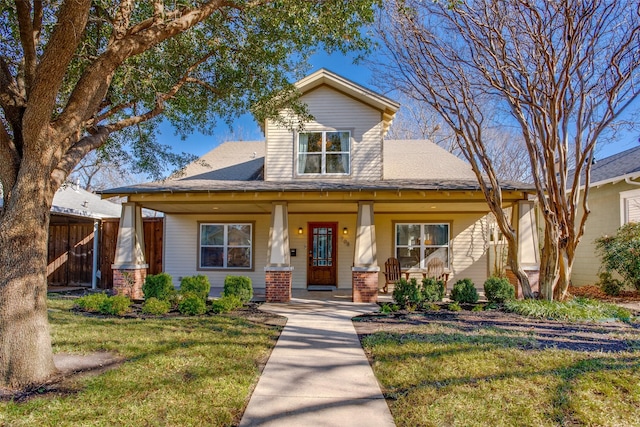 view of front facade featuring covered porch and a front yard