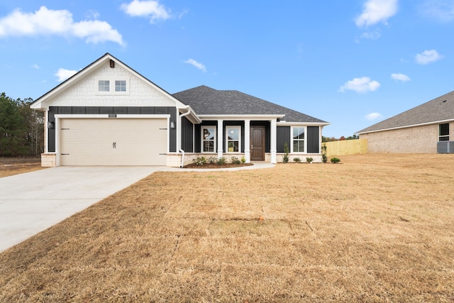 view of front of property featuring a front lawn and a garage