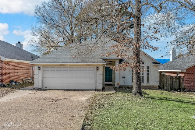 view of front facade featuring a garage and a front yard