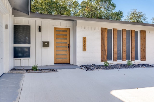 view of property entrance