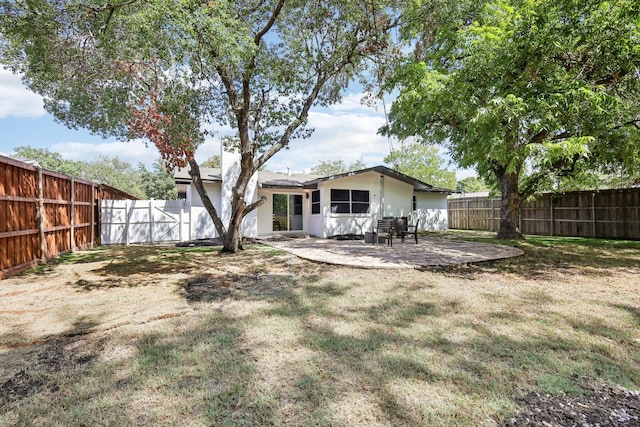 view of yard with a patio