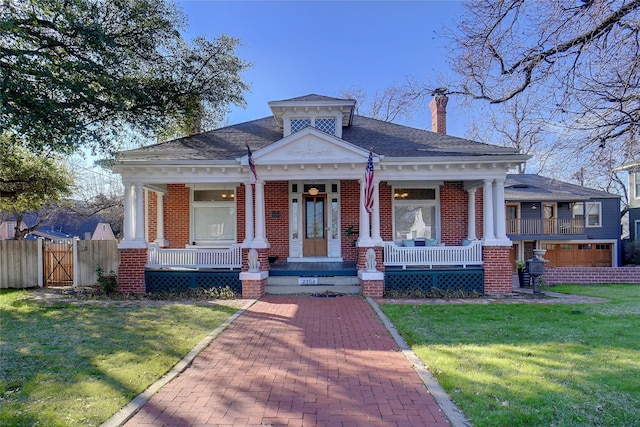 view of front of house with covered porch and a front yard