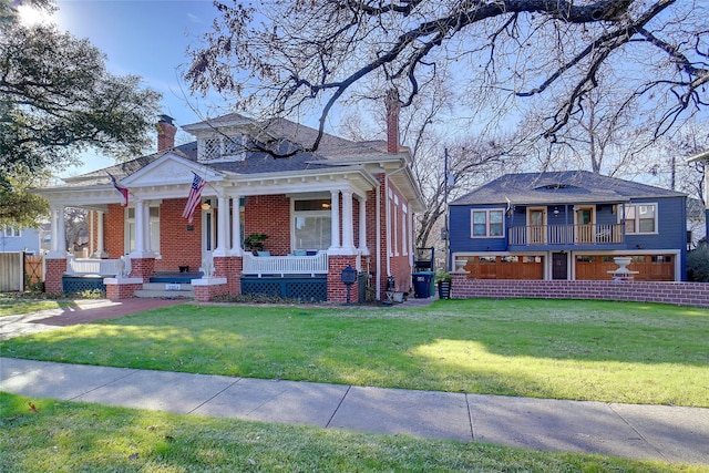 view of front of property featuring a porch and a front yard