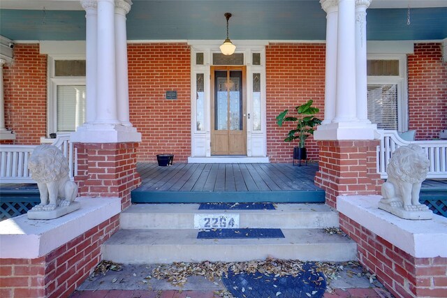 view of front of house with a front yard and covered porch