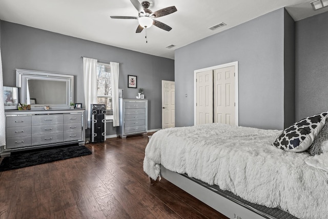 bedroom with dark wood-type flooring and ceiling fan